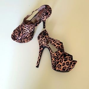 Leopard platform shoe